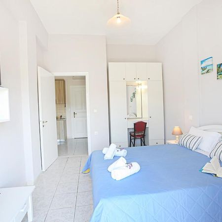 Appartamento Angela'S House By The Sea Marathiás Esterno foto